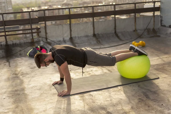 Man Working Out Building Rooftop Terrace Doing Straight Arm Plank — Stock Photo, Image