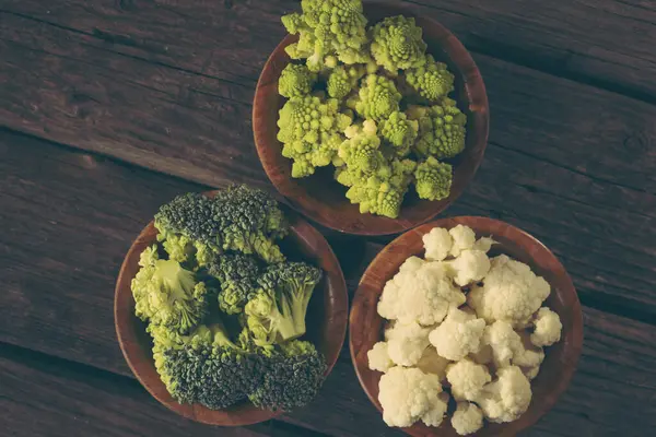 Top View Fresh Pieces Romanesco Broccoli Broccoli Cauliflower Small Rustic — Stock Photo, Image