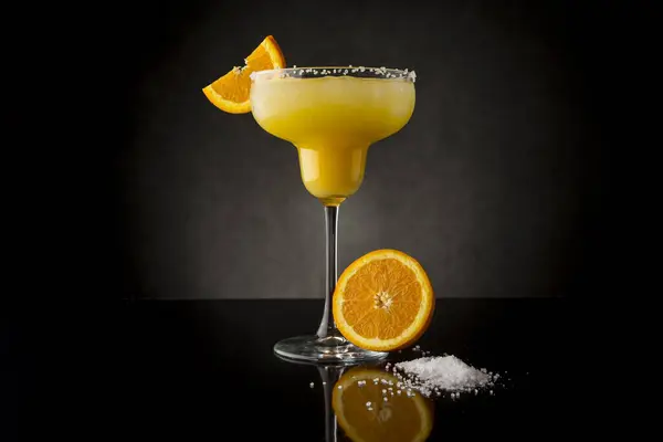 Cocktail Margarita Laranja Com Tequila Triplo Seg Suco Laranja Gelo — Fotografia de Stock