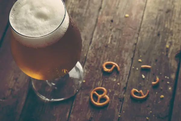 Glass Cold Light Unfiltered Beer Rustic Wooden Table Focus Froth — Stock Photo, Image