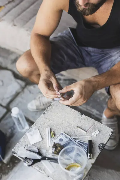 Detail Male Hands Unpacking Razor Blade Cutting Heroin Line — Stock Photo, Image