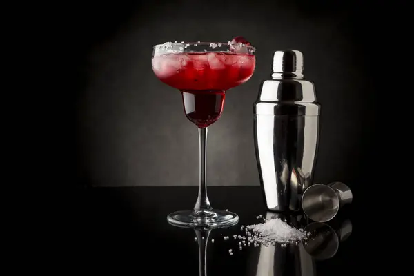 Cherry Margarita Cocktail Med Tequila Körsbärsjuice Krossad Och Lite Salt — Stockfoto