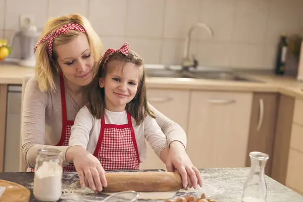 Mother Daughter Baking Cookies Kitchen Little Girl Using Rolling Pin — Stock Photo, Image