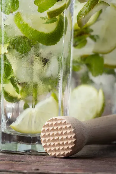 Detail Glasses Cold Mojito Cocktail White Rum Lemon Juice Tonic — Stock Photo, Image