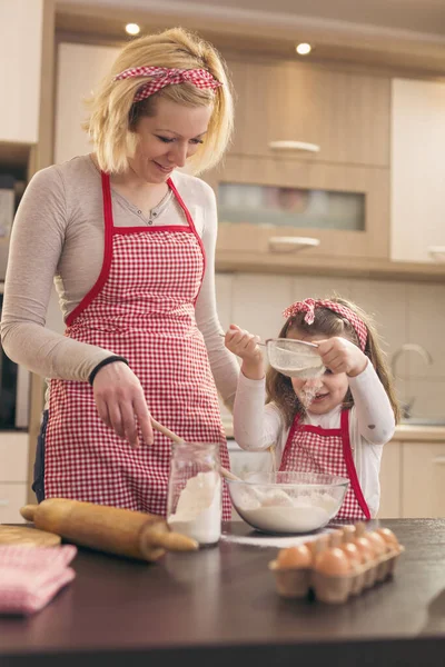 Mother Daughter Sowing Flour Sieve Bowl Mother Teaches Daughter Knead — Stock Photo, Image