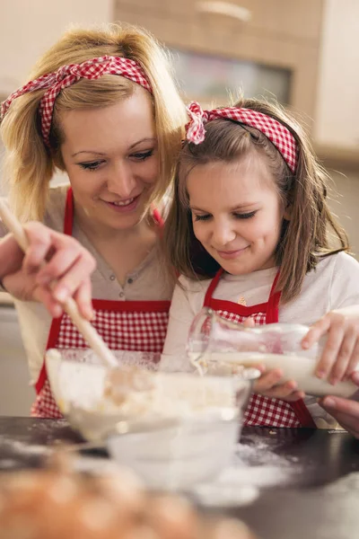 Beautiful Mother Daughter Having Fun Kitchen Mother Kneading Dough Stiring — Stock Photo, Image