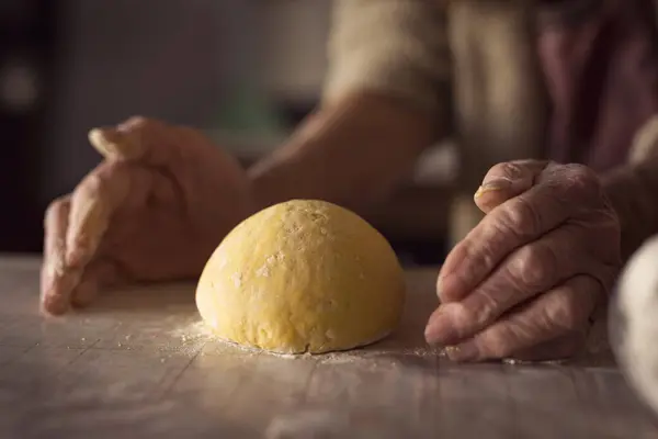 Detail Elderly Woman Hand Kneading Dough While Making Homemade Pasta — Stock Photo, Image