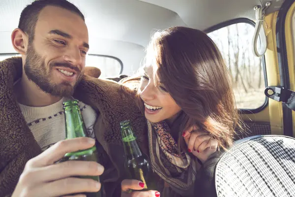 Couple Sitting Back Seat Old Timer Car Drinking Beer Having — Stock Photo, Image