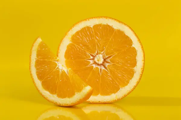 Plan Studio Une Coupe Transversale Une Tranche Fruit Orange Isolé — Photo