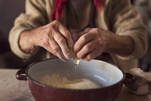 Detail Elderly Woman Hand Crushing Egg Putting Flour While Making — Stock Photo, Image
