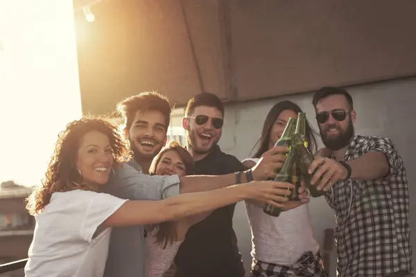 Group Young Friends Having Fun Rooftop Party Making Toast Enjoying — Stock Photo, Image
