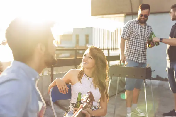 Young Friends Playing Guitar Singing Having Fun Rooftop Party Enjoying — Stock Photo, Image