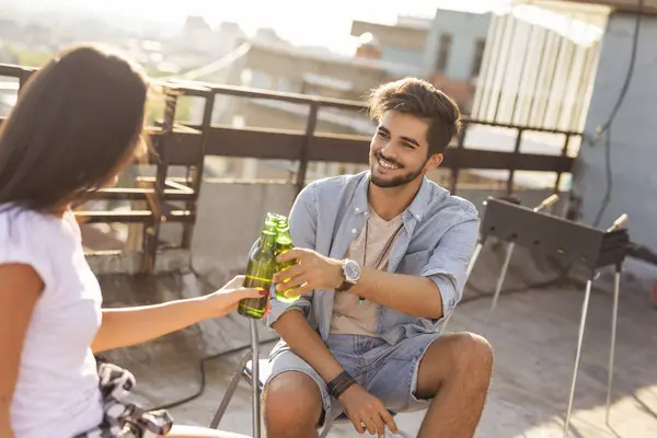 Young Couple Enjoying Hot Summer Day Rooftop Party Drinking Beer — Stock Photo, Image