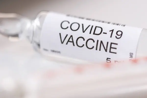 Coronavirus Vaccine Vial Syringe Treatment Covid Infection Novel Coronavirus Treatment — Stock Photo, Image
