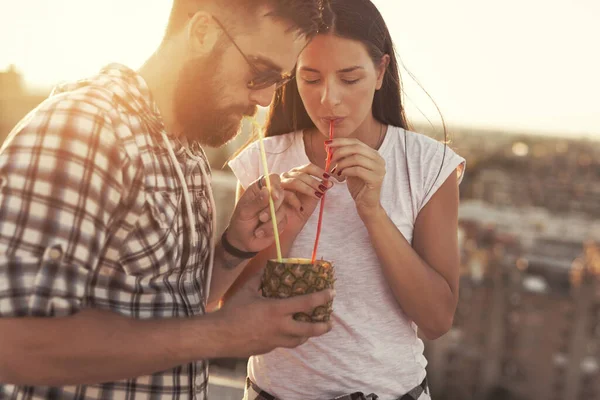 Young Couple Love Drinking Pineapple Cocktail Having Fun Rooftop Party — Stock Photo, Image