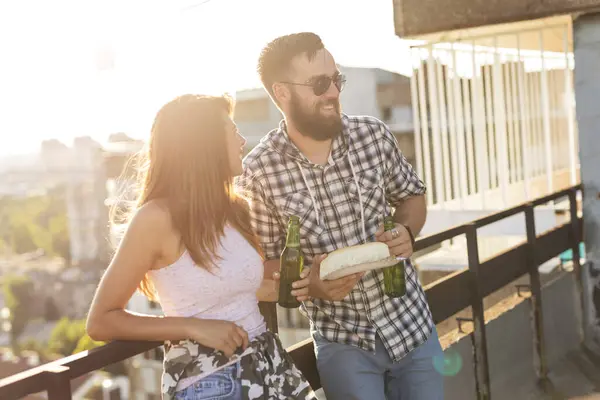 Young Couple Having Fun Rooftop Party Drinking Beer Eating Barbecue — Stock Photo, Image
