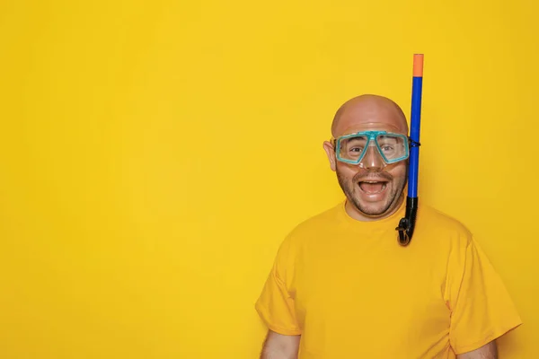 Mid 30S Overweight Bald Man Having Fun Wearing Snorkeling Mask — Stock Photo, Image