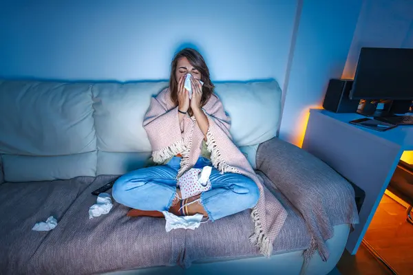 Sick Woman Sitting Couch Covered Blanket Late Night Having Flu — Stock Photo, Image