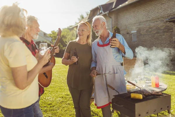 Group Cheerful Senior Friends Having Backyard Barbecue Party Gathered Grill — Stock Photo, Image