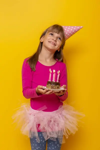 Beautiful Little Girl Wearing Birthday Hat Holding Birthday Cake Lit — Stock Photo, Image