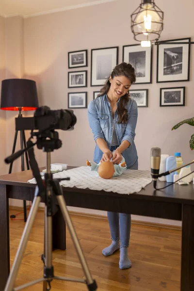 Female Vlogger Filming Video Changing Newborn Baby Clothes Part Online — Stock Photo, Image