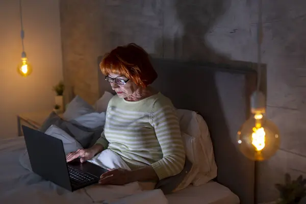 Beautiful Elderly Woman Wearing Pajamas Sitting Bed Reading Ebook Laptop — Stock Photo, Image