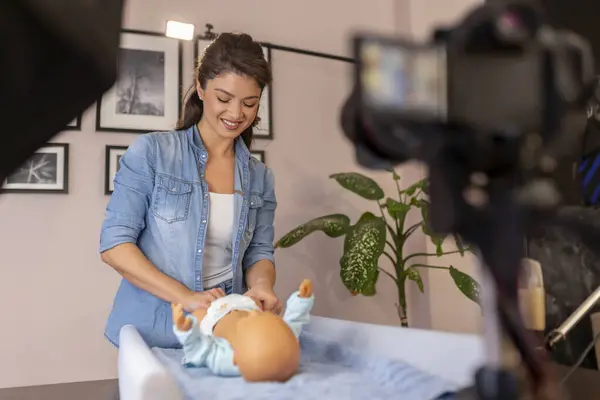 Female Vloger Filming Video Changing Newborn Baby Clothes Part Online — Stock Photo, Image