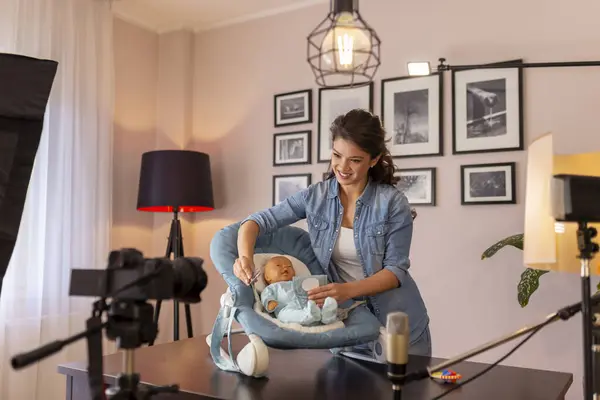 Yeni Doğan Bebek Rockçısının Doğum Öncesi Kursunun Bir Parçası Olarak — Stok fotoğraf