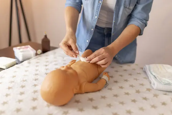 Enfermera Grabando Videos Educativos Cuidado Del Bebé Recién Nacido Sobre — Foto de Stock