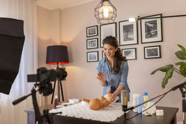 Female Vlogger Filming Video Changing Newborn Baby Nappies Female Influencer — Stock Photo, Image