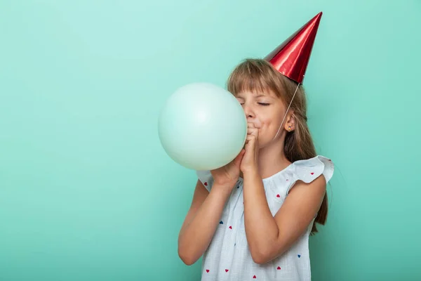 Ritratto Una Bella Bambina Che Festeggia Suo Compleanno Indossa Cappello — Foto Stock