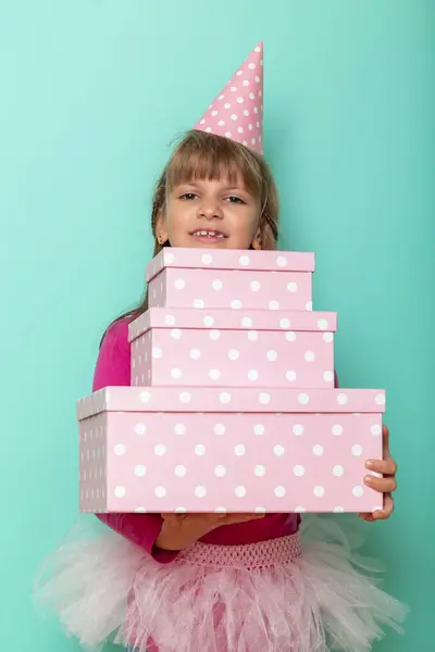 Mooi Klein Meisje Draagt Feestmuts Viert Haar Verjaardag Houdt Een — Stockfoto