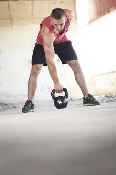 Young Muscular Athletic Built Man Working Out Lifting Kettlebell Weight — Stock Photo, Image