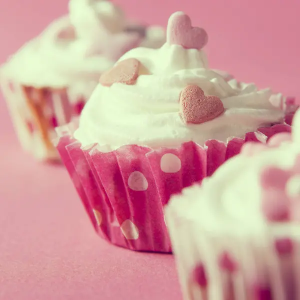 Närbild Snyggt Dekorerad Choklad Cupcake Trä Bakgrund — Stockfoto