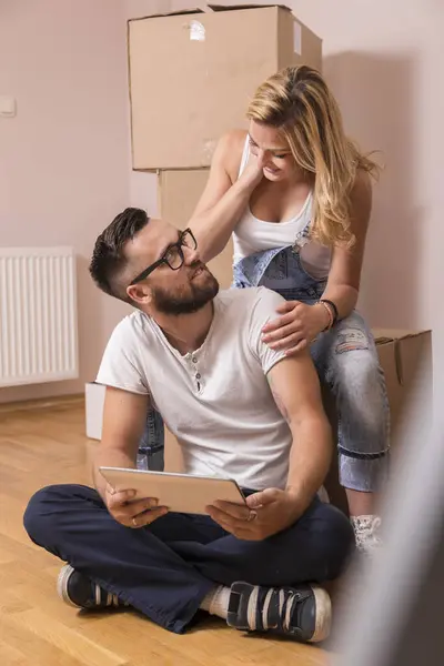 Young Couple Love Moving New Apartment Sitting Floor Planning Redecorate — Stock Photo, Image