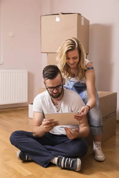 Young Couple Love Moving New Apartment Sitting Floor Planning Redecorate — Stock Photo, Image