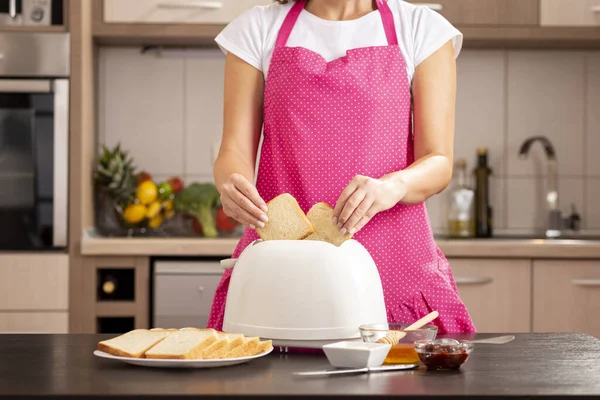 Detail Female Hands Putting Bread Slices Toaster Making Toasted Bread — Stock Photo, Image