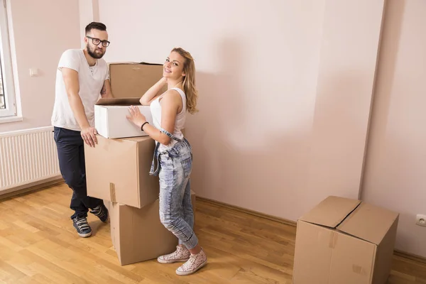 Young Couple Love Moving New Apartment Standing Next Cardboard Boxes — Stock Photo, Image