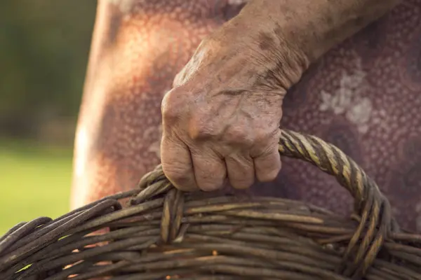 Detail Elderly Woman Holding Wicker Basket Selective Focus — Stock Photo, Image