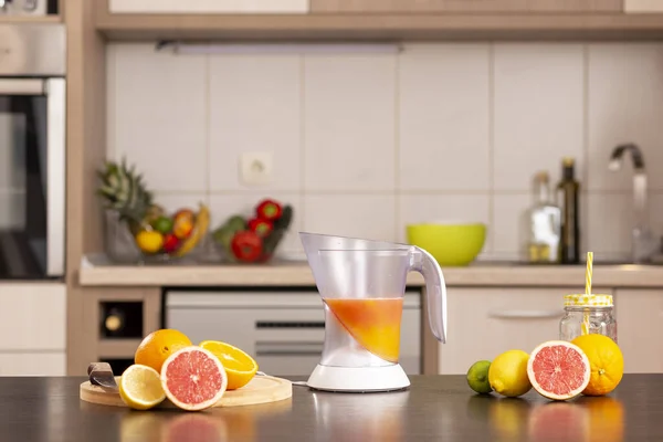 Fresh Citrus Fruit Kitchen Counter Next Citrus Juicer — Stock Photo, Image