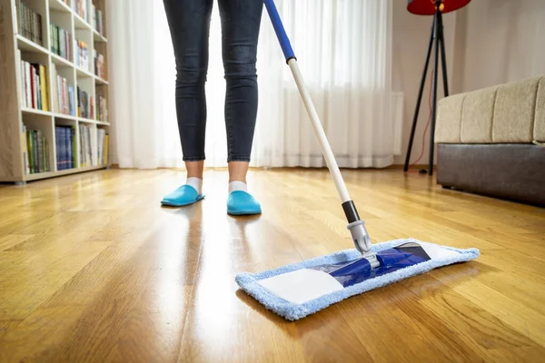 Detail Woman Holding Floor Wiper Wiping Floor Keeping Daily Home — Stock Photo, Image