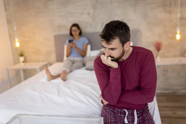 Couple Fighting Bedroom Woman Using Smartphone Background While Man Sitting — Stock Photo, Image