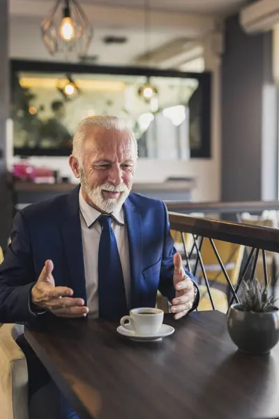 Senior Geschäftsmann Bei Einem Treffen Einem Restaurant Einem Gespräch Mit — Stockfoto