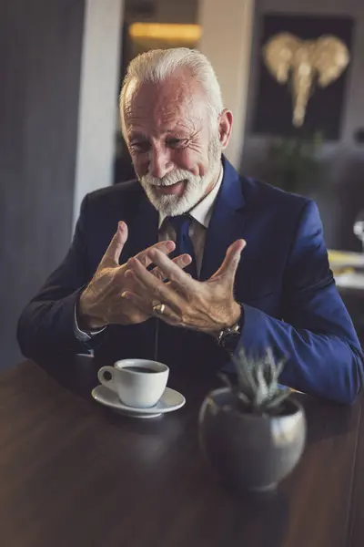 Uomo Affari Anziano Incontro Ristorante Avendo Una Conversazione Con Socio — Foto Stock