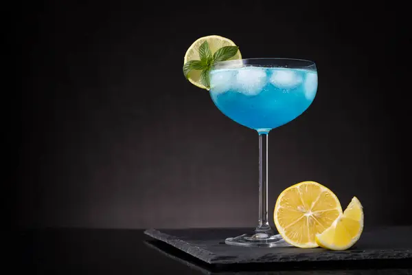 Blue Lagoon Cocktail Blue Curacao Liqueur Vodka Lemon Juice Soda — Stock Photo, Image