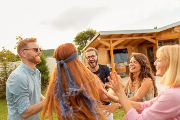 Group Cheerful Young Friends Having Fun Summertime Outdoor Party Playing — Stock Photo, Image