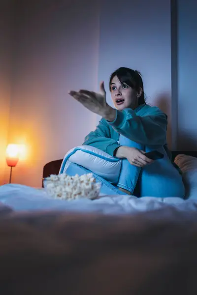 Beautiful Young Woman Wearing Pajamas Sitting Bed Night Eating Popcorn — Stock Photo, Image