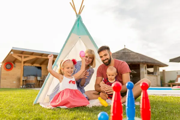 Beautiful Young Happy Family Having Fun Spending Sunny Summer Day — Stock Photo, Image