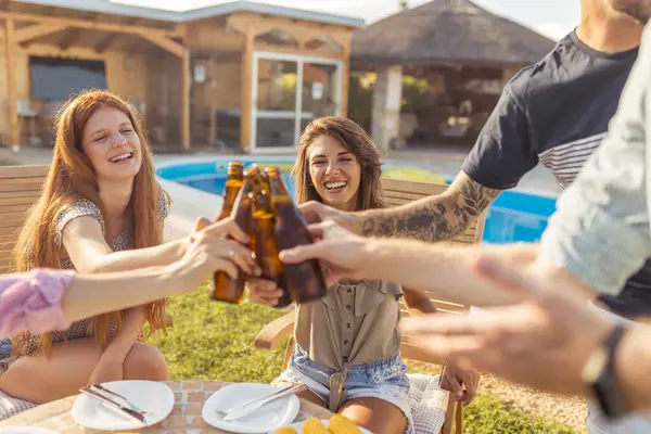 Group Cheerful Young Friends Having Fun Poolside Backyard Barbecue Party — Stock Photo, Image