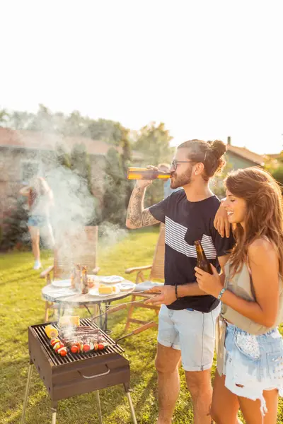 Group Cheerful Young Friends Having Backyard Barbecue Party Grilling Meat — Stock Photo, Image